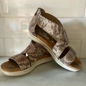 Snakeskin Adrienne vittadini sandals size 10